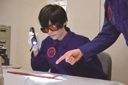 03 その他部門_指紋鑑定の様子 (JPG 13.1KB)