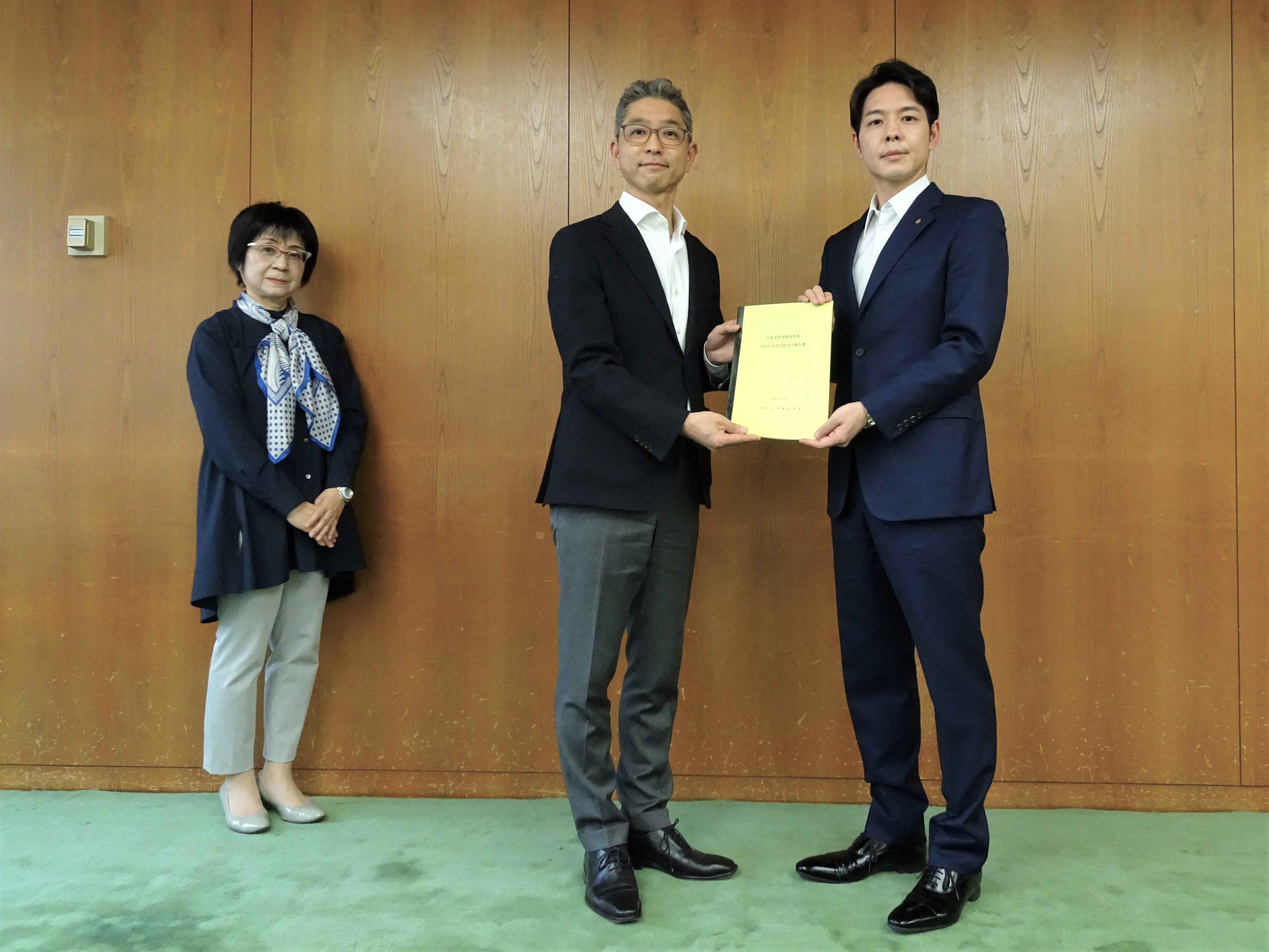 写真（知事への報告）