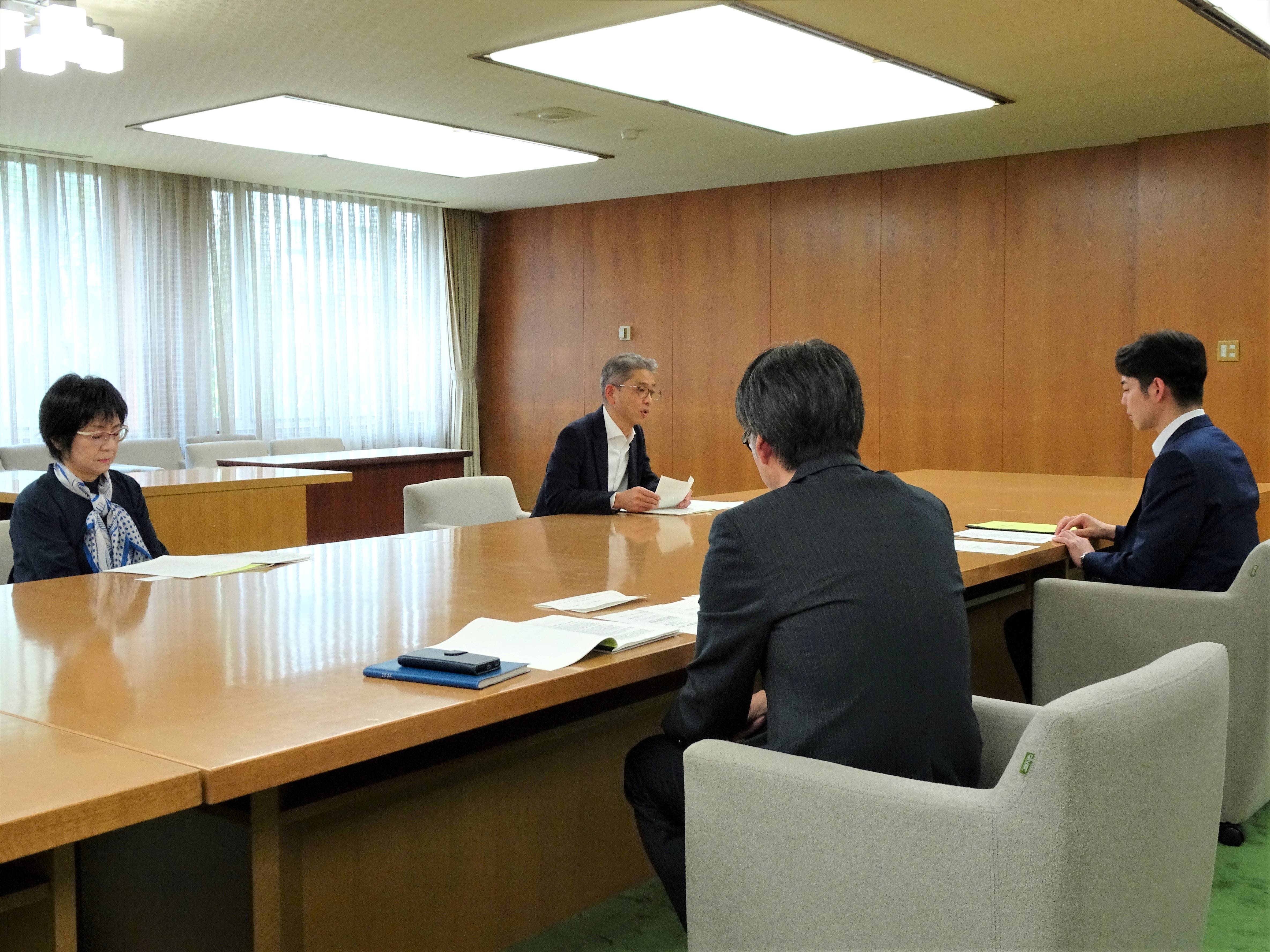 写真（知事との懇談）