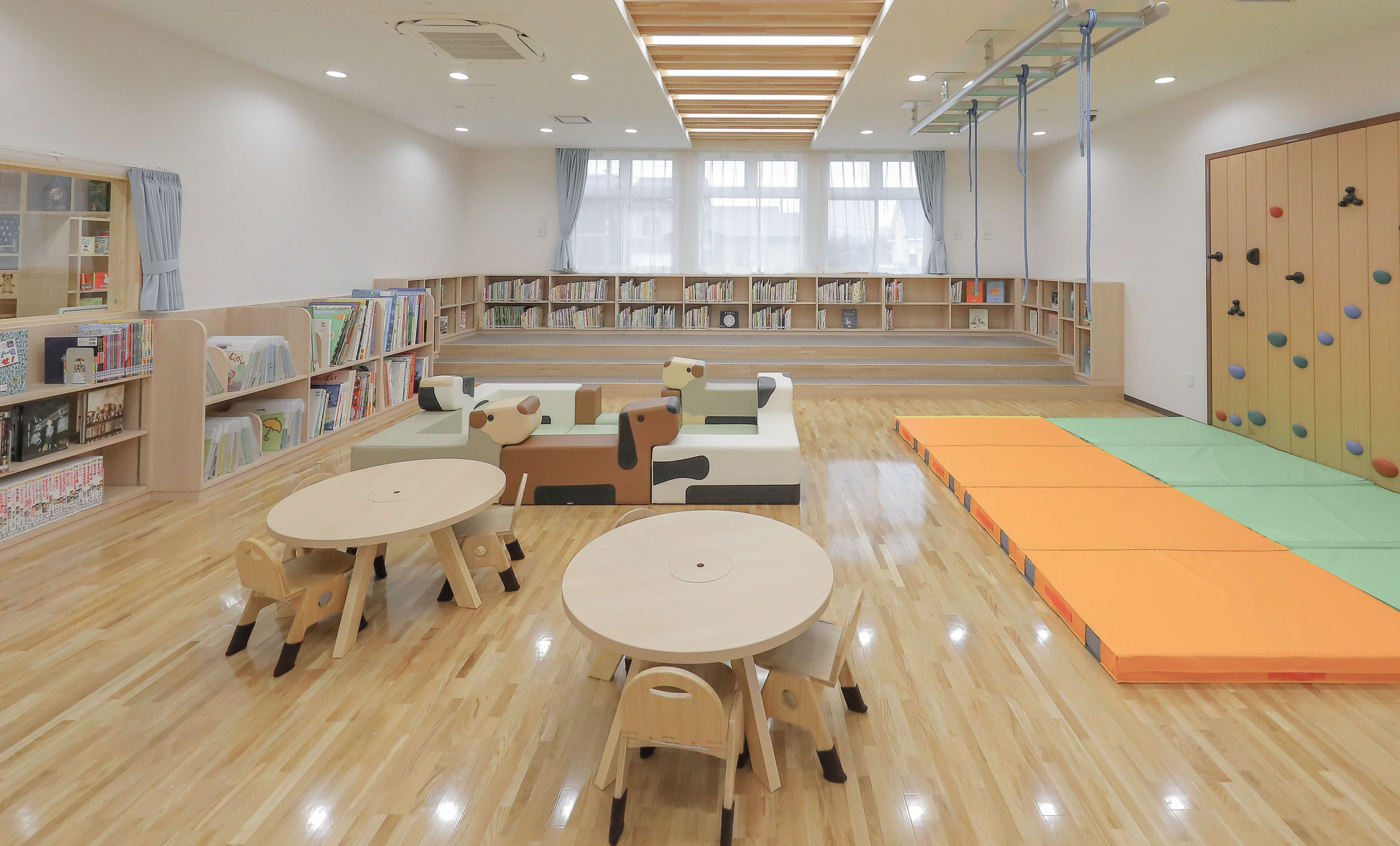 R5東開文化交流サロン(工夫あふれる絵本ホール).jpg