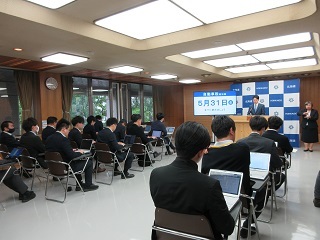 記者会見風景