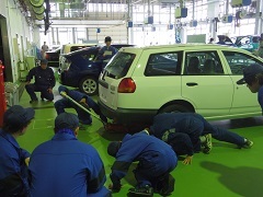 1年生 機械操作基本実習(ジャッキアップ作業).JPG