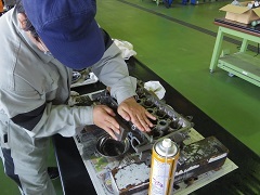 2年生 エンジン整備実習4(ヘッドガスケット交換).JPG