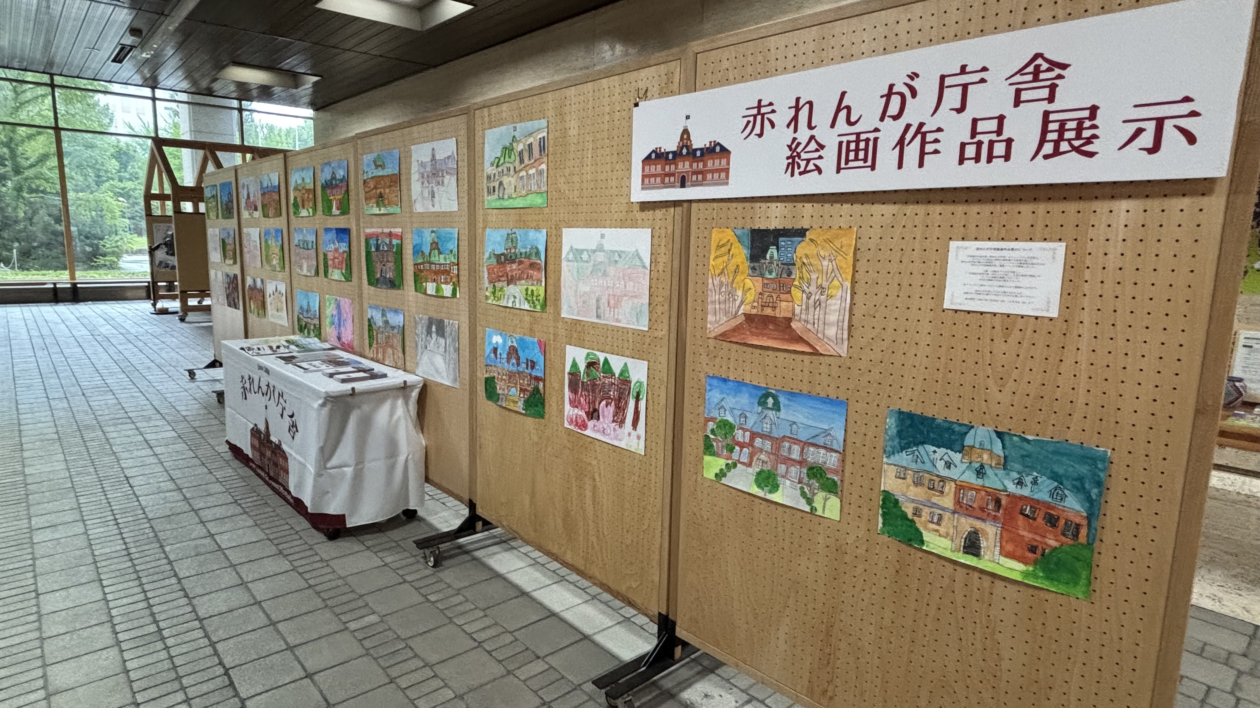 道庁1階での展示の様子2