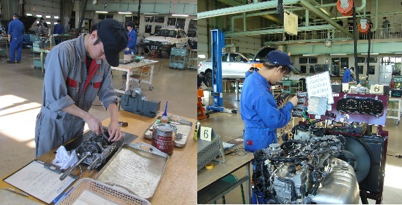 左:1年生マニュアルミッション点検、右:2年生電子制御エンジン点検