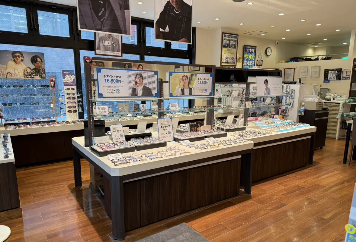 メガネスーパー_店内画像.PNG