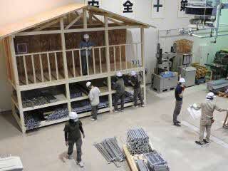 足場資材の収納