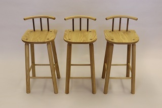 R07 スツール制作1 (JPG 33KB)