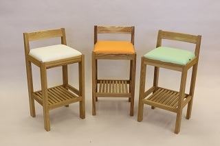 R07 スツール制作3 (JPG 34.8KB)