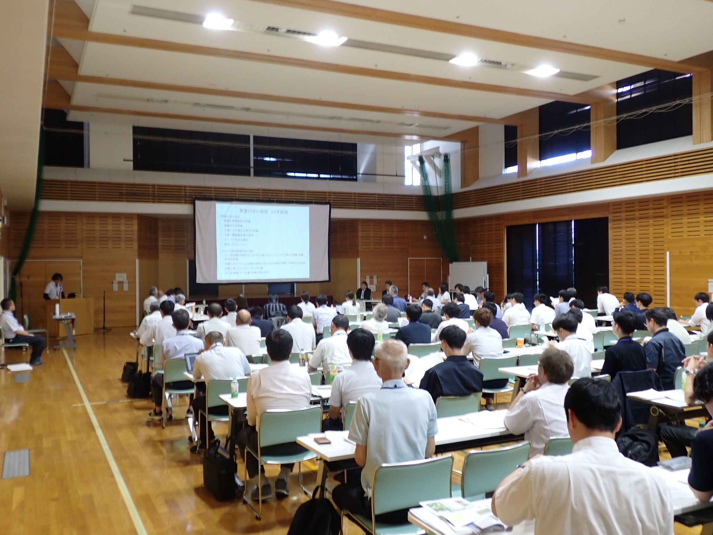 会場写真 (JPG 406KB)