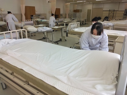 1年 ベッドメイキング3.jpg