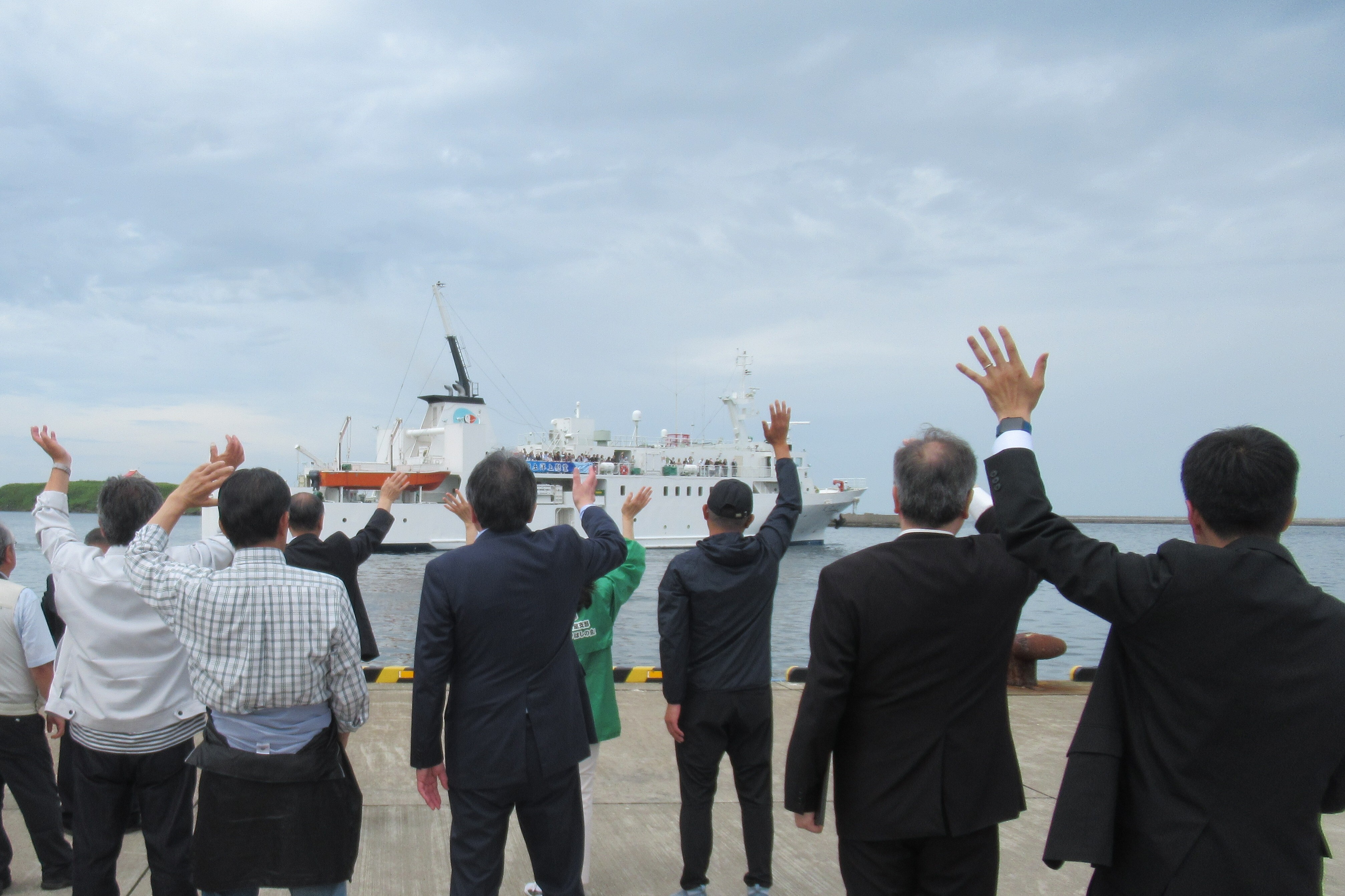 HP用令和7年度北方領土洋上慰霊 (JPG 1.65MB)