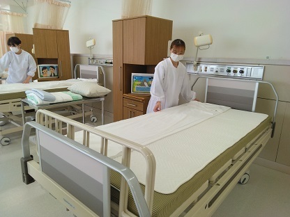 1年 ベッドメイキング1.jpg