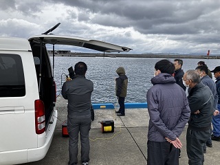 水中ドローンの有線接続