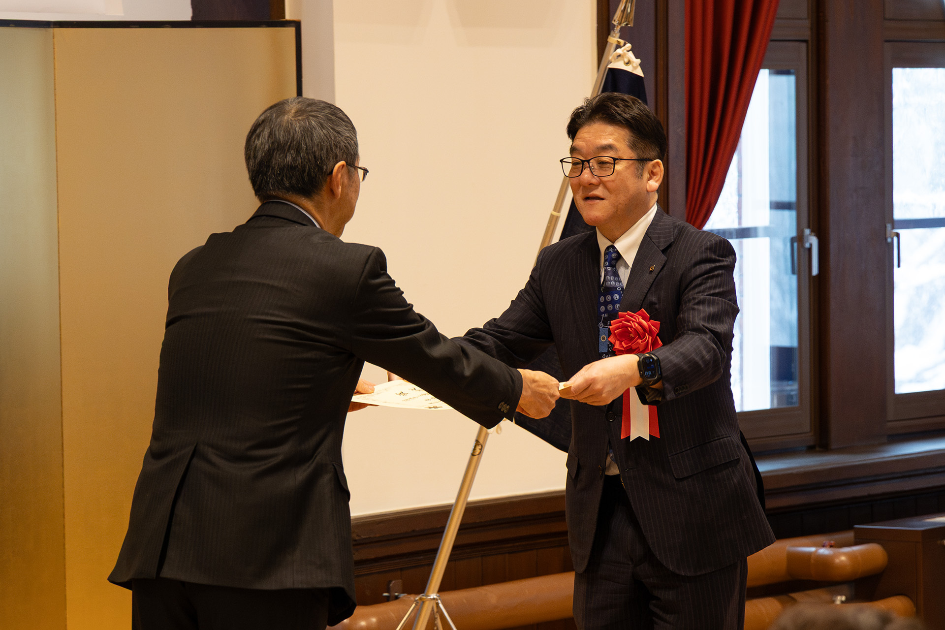 賞状授与の様子(はなのわ)