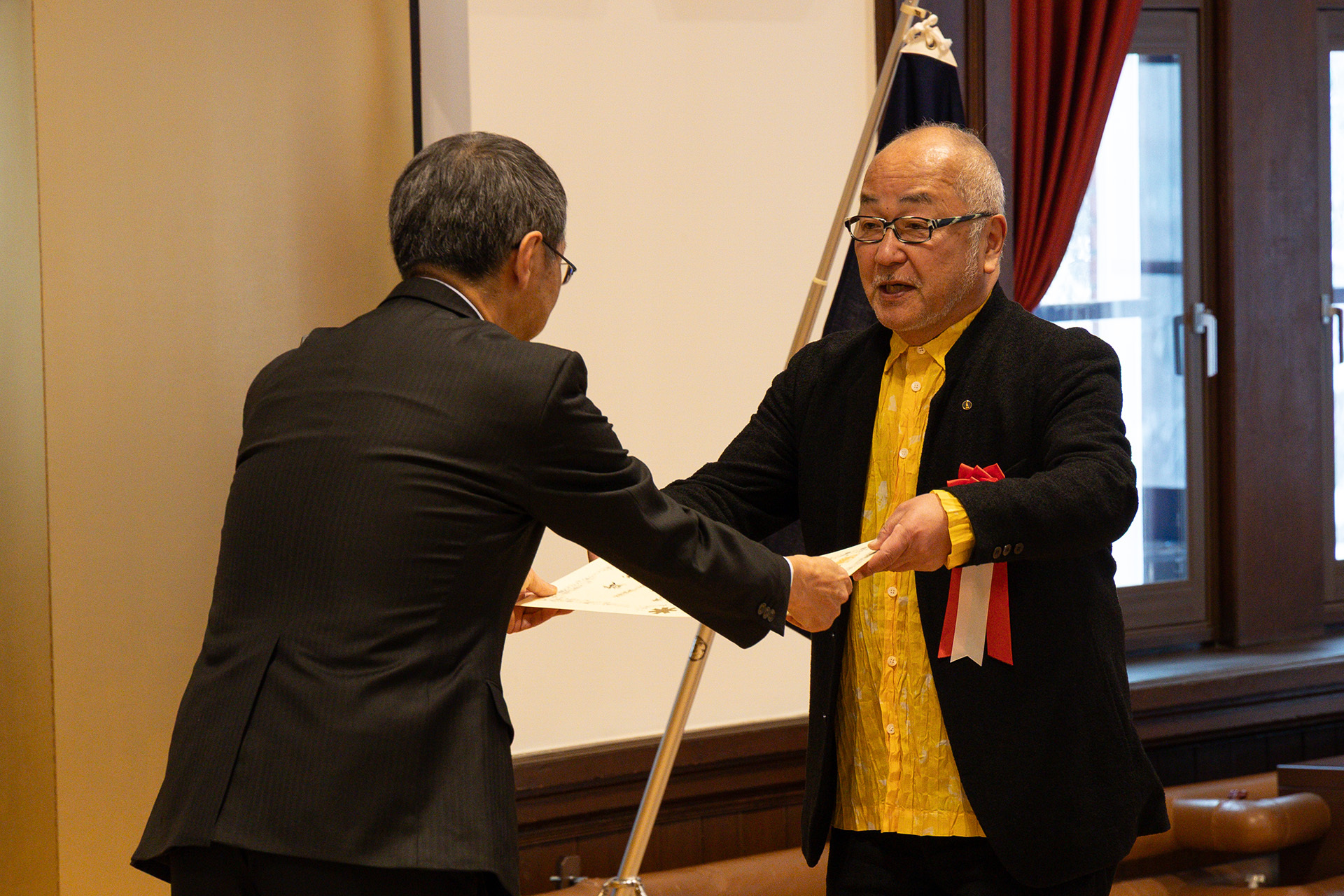 賞状授与の様子(LUPICIA)