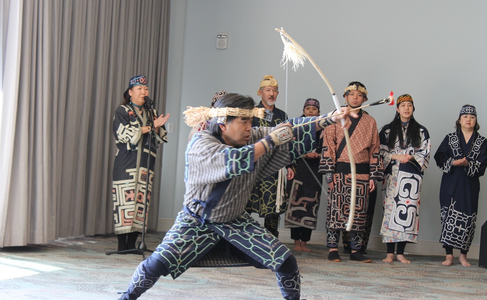 アイヌ舞踊の様子