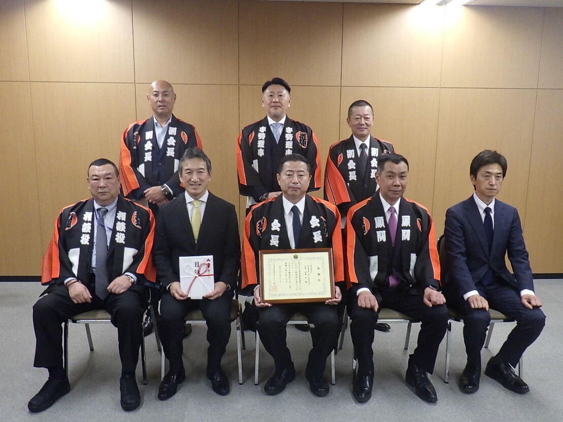 05 集合写真3修正 (JPG 248KB)