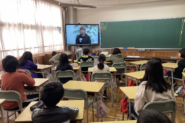 石狩市立石狩八幡小学校との交流の様子(1)