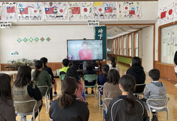 七飯町立峠下小学校との交流の様子(1)