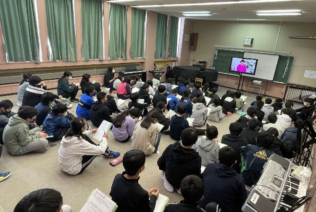 別海町立別海中央小学校との交流の様子(1)